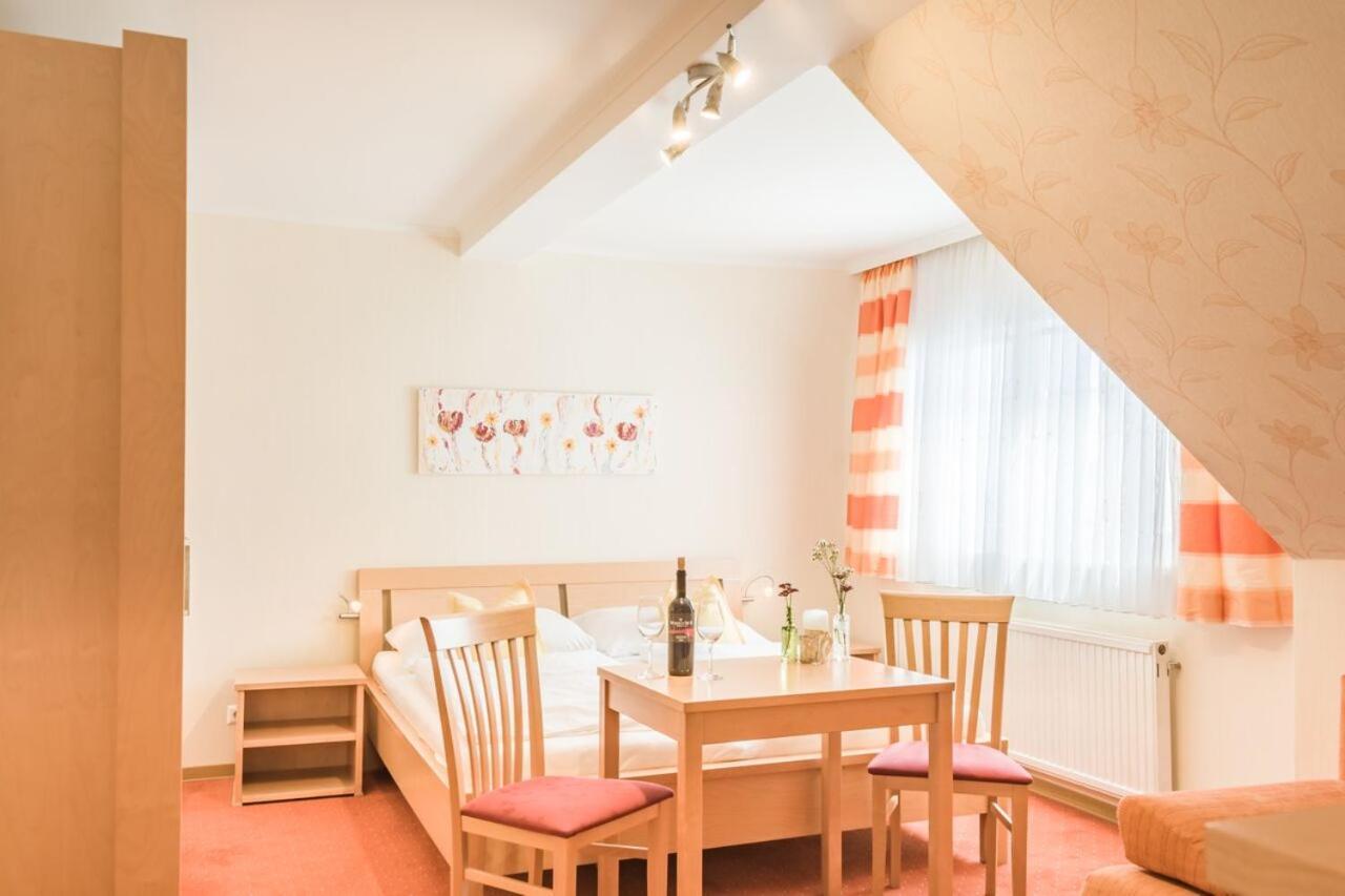 Haus Kranixfeld-Fischl Hotel Mörbisch am See Buitenkant foto